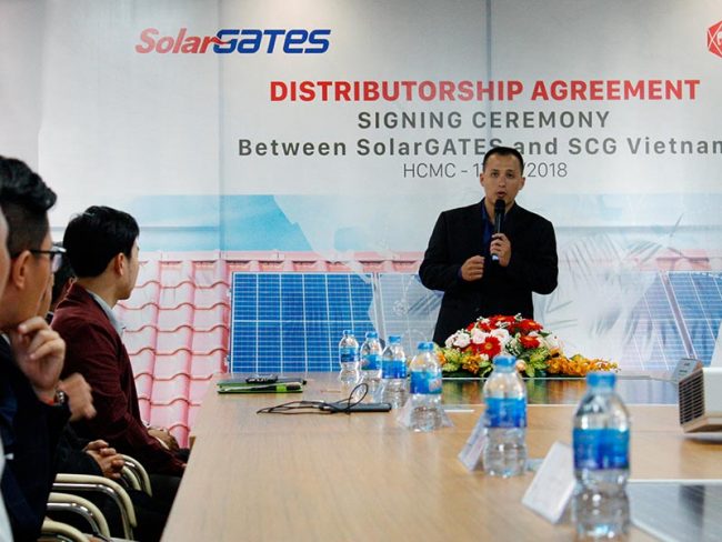 lễ ký kết nhà phân phối giải pháp điện năng lượng mặt trời SolarGates và SCG